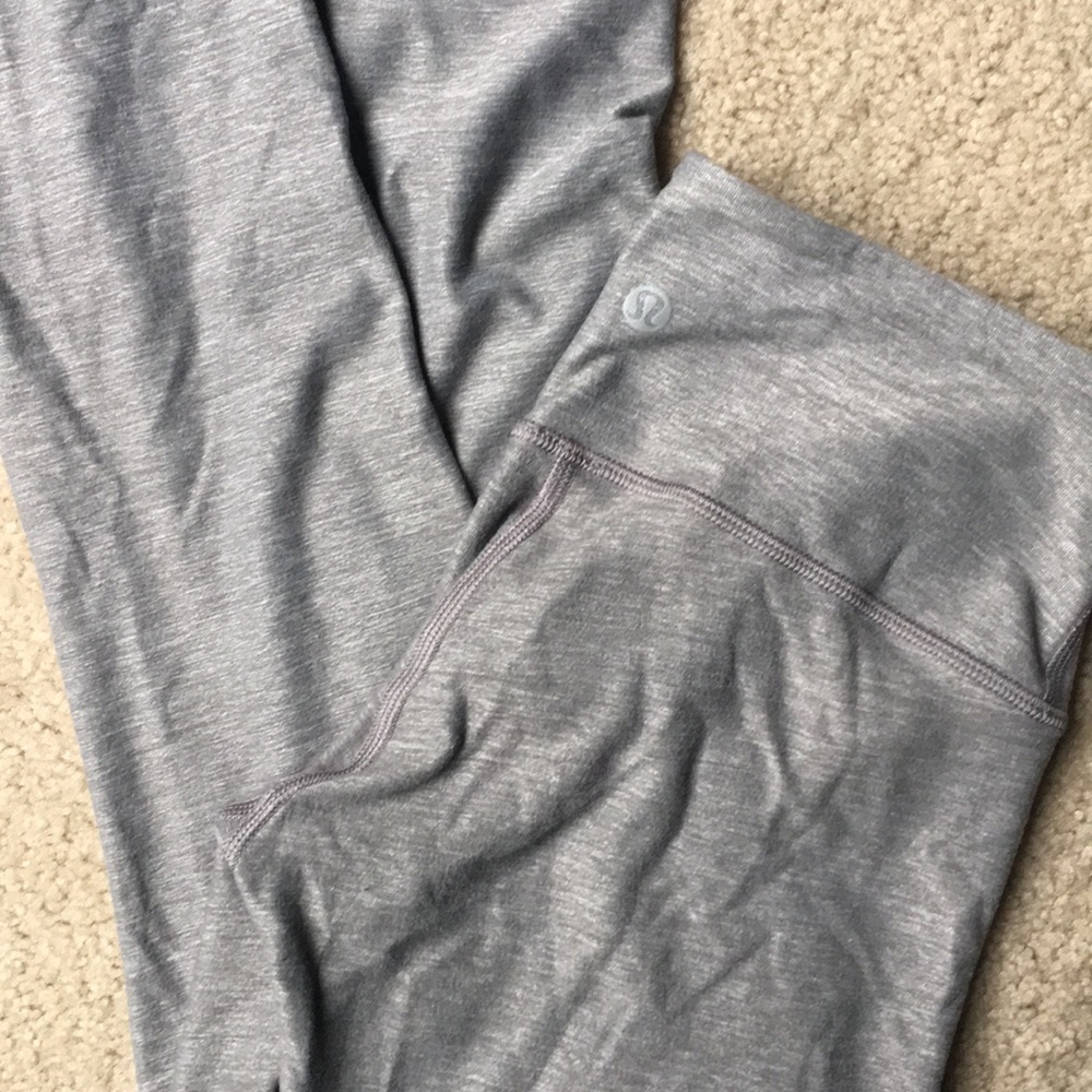 Lululemon Heather Gray Wunder Under CROP